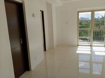 Bright & Spacious Unit for Rent – With Balcony &...