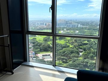 54 Sqm 1 Bedroom with Parking @ Infinity Tower, BGC