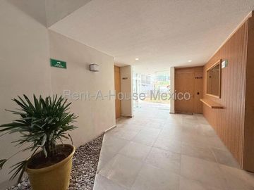 Jurica Departamento de 3 Recámaras con Jardín para...