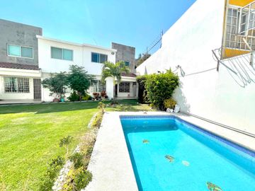 CASA SEMINUEVA EN VENTA AL SUR DE CUERNA  A 5 MIN DE...