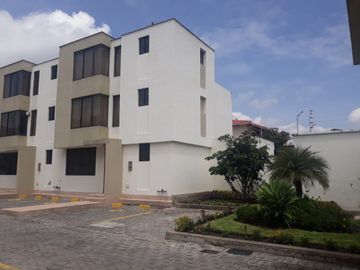 Se Vende casa, 4 habitaciones sector La Armenia.  Valle...