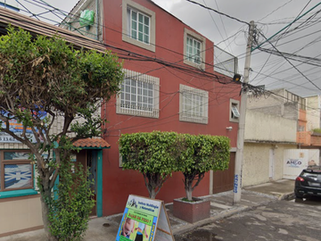 ¡¡ EXCELENTE OPORTUNIDAD!! HERMOSA CASA EN UNA DE LAS...