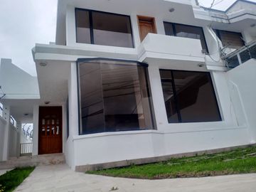 HERMOSA CASA EN VENTA EN EL SECTOR EL CONDADO DE LA...