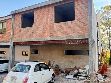 CASA EN VENTA  EN LAS CAÑADAS COTO EMMA