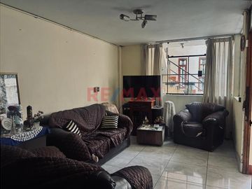Casa Amplia De 3 Pisos Independientes En La Rinconada –...