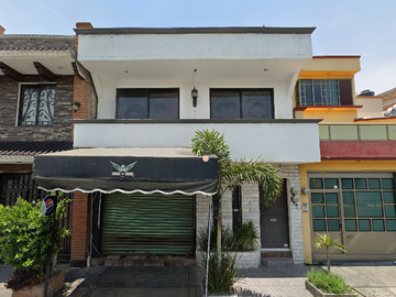 CASA EN REMATE FRANCISCO MIRANDA FRACCIONAMIENTO LAS...