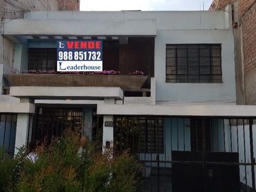 Vendo casa por remodelar en Cecado limite con Pueblo Libre.