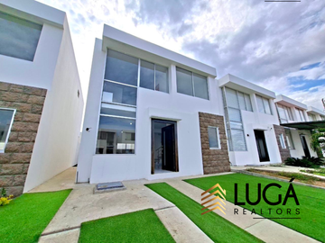 Casa nueva con salida directa al mar en venta, sector...