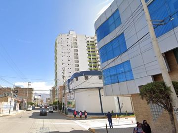 INCREIBLE OPORTUNIDAD CASA DE 2 PISOS EN ZONA...