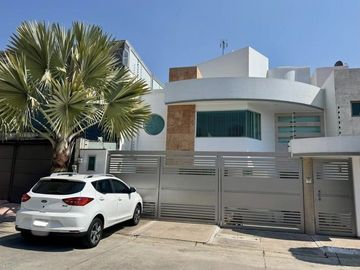 Hermosa casa estilo minimalista con caseta de...