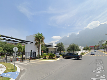 Exclusivo Remate Bancario: Residencia en Cumbres Madeira...