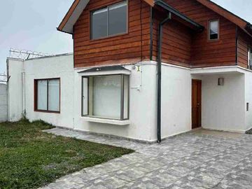 Casa de 3 dormitorio 3 baños en Linares.