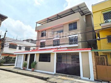 Venta de Propiedad Rentera, 4 departamentos y Local...