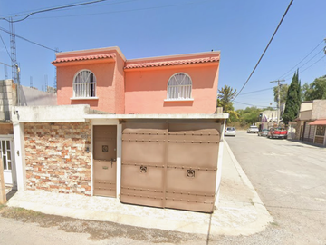 ¡¡ EXCELENTE OPORTUNIDAD!! HERMOSA CASA EN UNA DE LAS...