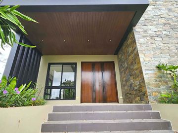 Pre-Owned 3-Storey House in Ayala Westgrove Heights...