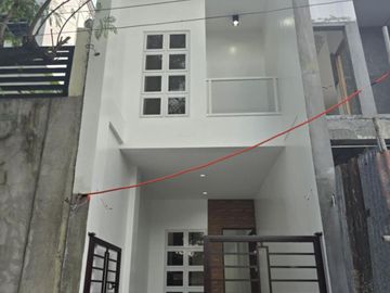 FOR SALE 2 STOREY HOUSE IN MOONWALK TALON VILLAGE