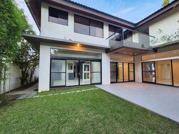 House and Lot For Sale at Southvale Sonera, Las Piñas City