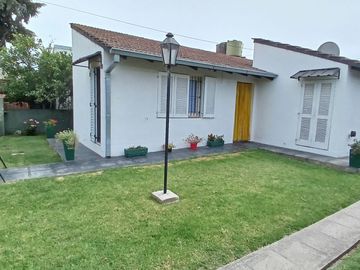 VENTA CHALET 3 AMB. GARAGE, QUINCHO, PARQUE,BARRIO JOSE...