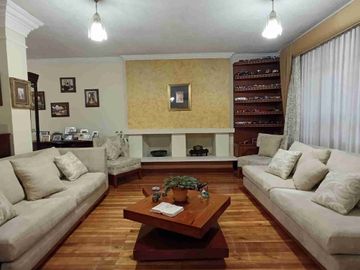 VENDO HERMOSA CASA CENTRO NORTE DE QUITO