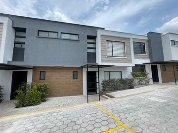 Casa en renta de 3 dormitorios por estrenar en Tumbaco