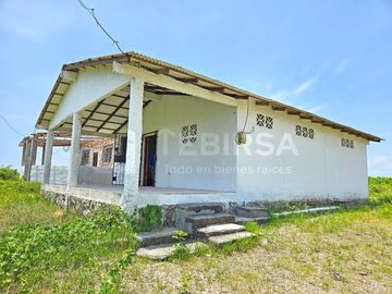 Venta de Casa de 1 Planta, 3 Dormitorios, Amplio Terreno...