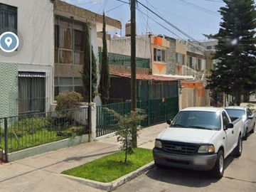 INMEJORABLE PROPIEDAD EN UNA DE LAS COLONIAS MAS...
