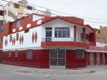 Local Comercial En Esquina Frente A Parque, Puede Servir...