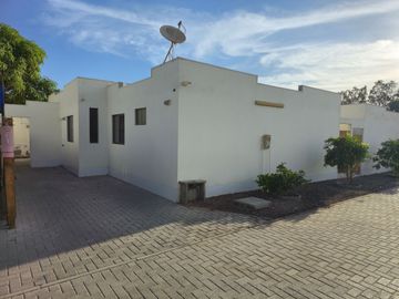 ARRIENDO CASA AZAPA