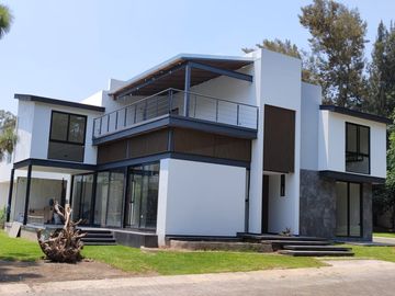 CASA EN VENTA EN HACIENDA MIRAGE