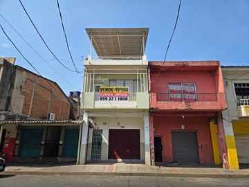 Venta de Propiedad de 3 Pisos, Uso Residencial y...
