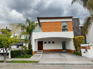 CASA EN VENTA CON REC EN PLANTA BAJA FRAC. COTO SAN...