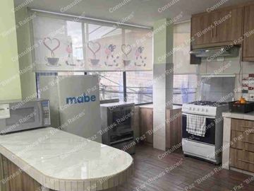 OPORTUNIDAD EN  VENTA CASA DE TRES PISOS  CON LOCALES...