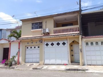 Se Vende Casa, 4 Dorm., Samanes 7