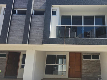 sa Venta de Casa en Puebla Fracc. "ARBOLEDAS DEL...