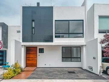 CASA EN VENTA CON RECÁMARA EN PLANTA BAJA UBICADA CERCA...