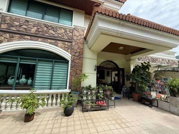 Good deal Ayala Heights Village Quezon City 5 Bedroom...