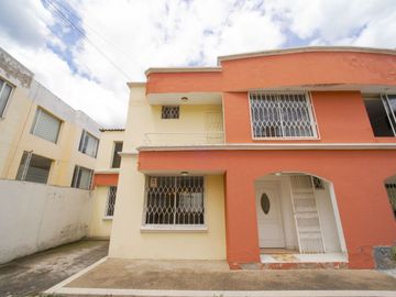CASA EN VENTA EN LA ARMENIA 1 / 208.91 m²