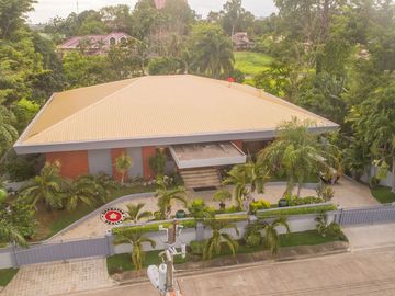 6BR Luxury Estate for Sale in Prestigious Insular...