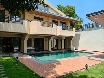 Multinational Village Paranaque House with Swimming Pool...