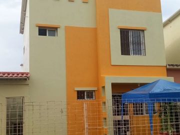 ALQUILER / RENTA DE CASA EN URBANIZACION PRIVADA VIA LA...