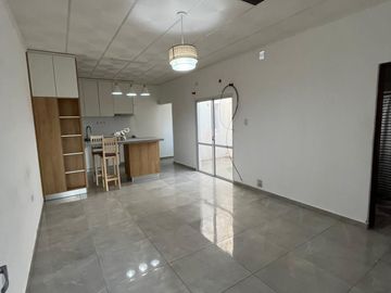 Casa C. Salta 2569 - 2 Dorm, 1 Baño, Cochera, Living-Comedor