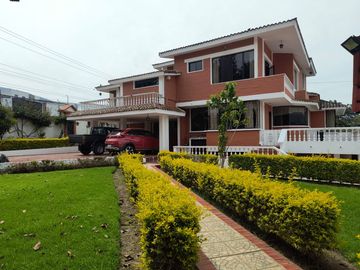 🏠  Casa independiente Esquinera EN VENTA, La Armenia I
