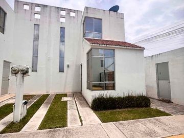 Venta de casa en condominio con alberca, a 15 min del...