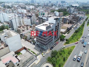 EDIFICIO CORPORATIVO EN ALQUILER – UBICACIÓN ESTRATÉGICA...
