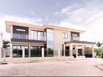 For Sale: House and Lot in Pacific Grand Villas,...