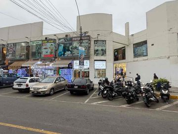 ALQUILER DE EXCELENTE LOCAL COMERCIAL FRENTE A PLAZA SAN...