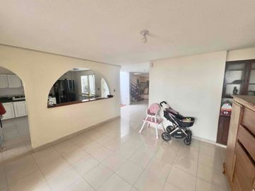 🏡 Venta casa unifamiliar, 2 niveles Los Colores,...