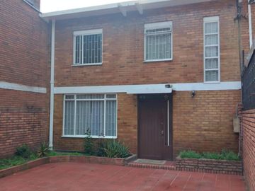 CASA EN ARRIENDO EN LA ESMERALDA (BOGOTÁ)