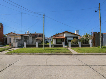Casa en Venta, Sobre Dos Lotes, Super Amplio y Luminoso,...