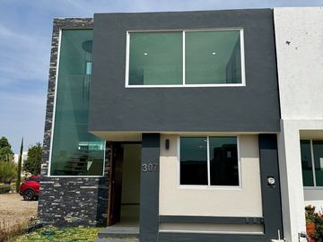 Casa Nueva en Venta en Casa Fuerte | 3 Recámaras + Casa...